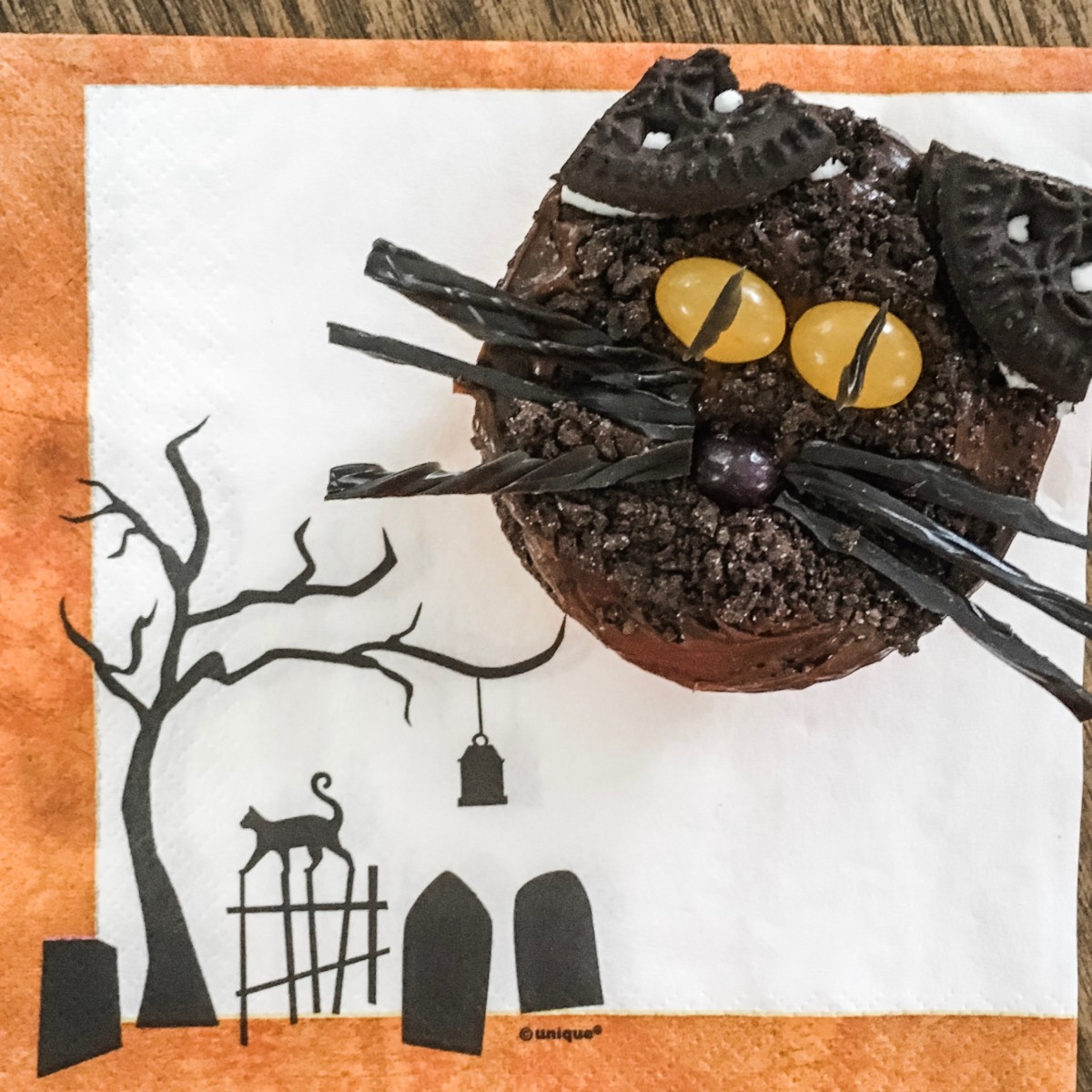 halloween kitty cupcake